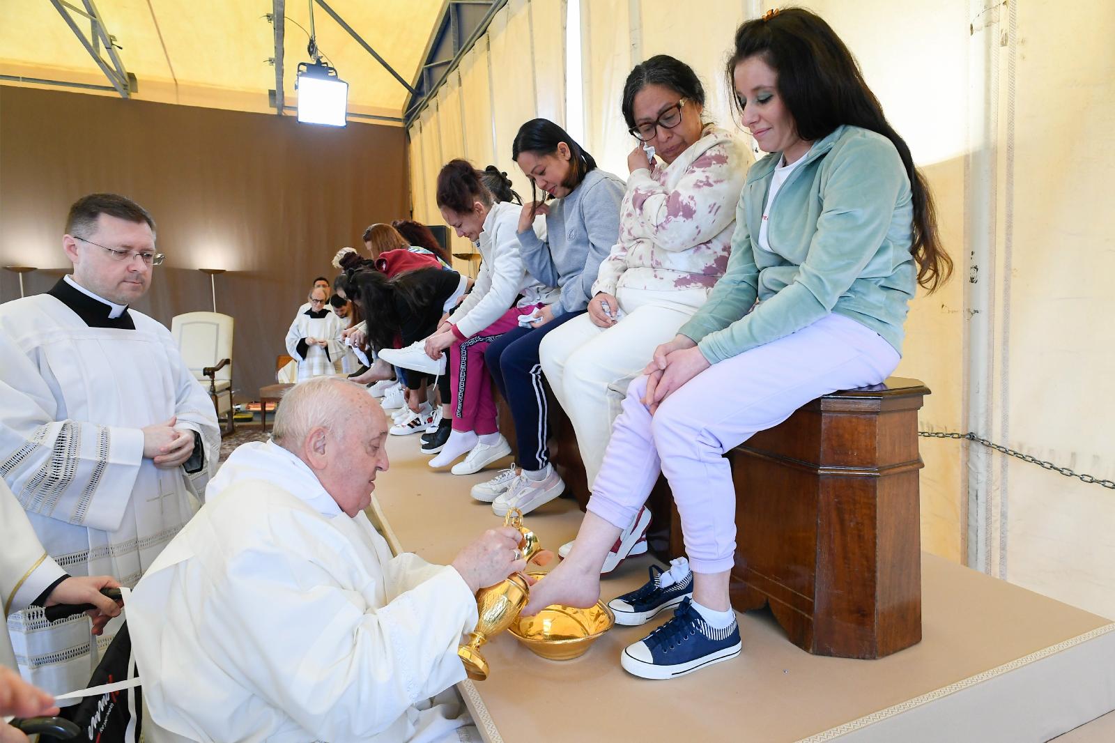 Pope Francis washes feet during Mass