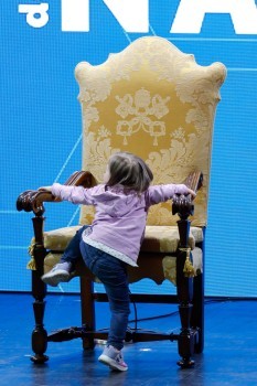 child pope chair